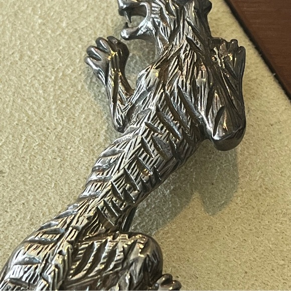 Pewter Climbing Tiger Brooch - Picture 5 of 10